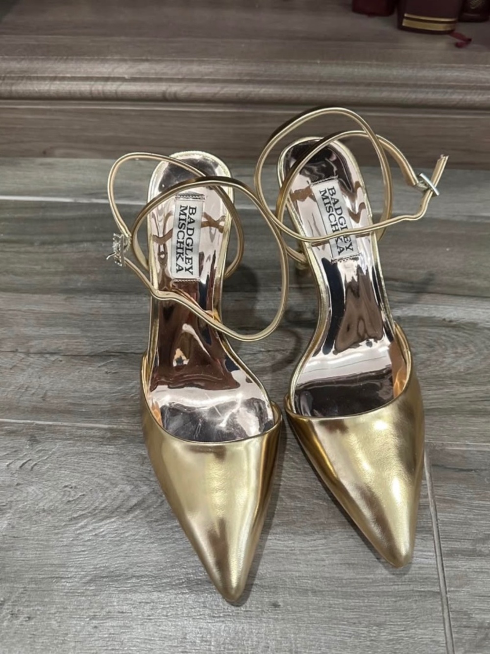 Badgley Mischka Gold Indie II Pump size 6.5